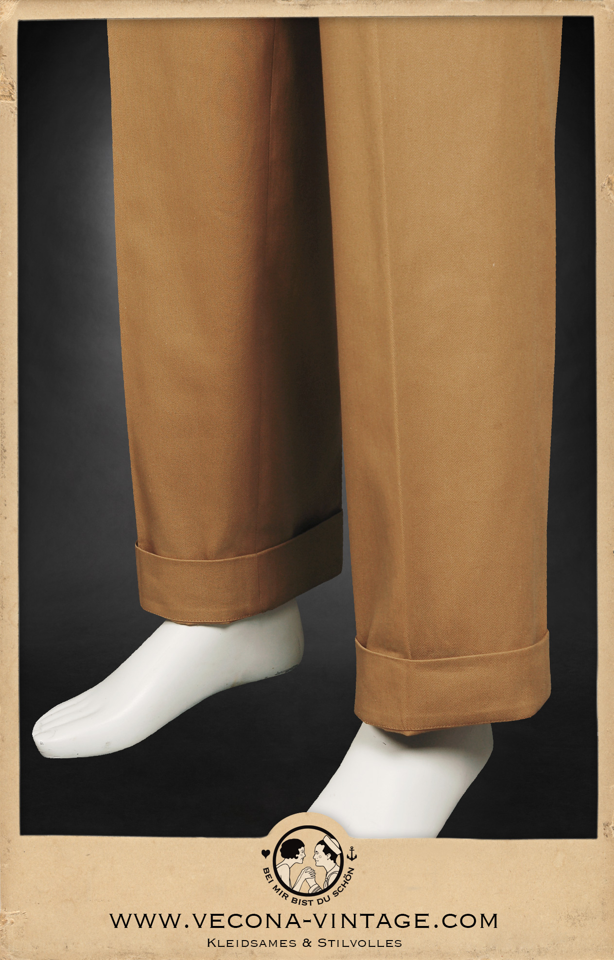 1930er 1940er leichte karamellbraune Baumwollhose mit verstellbarem Bund - 1930s 1940s lightweight caramel cotton pants with adjustable waist, Detail Aufschläge - turn up detail