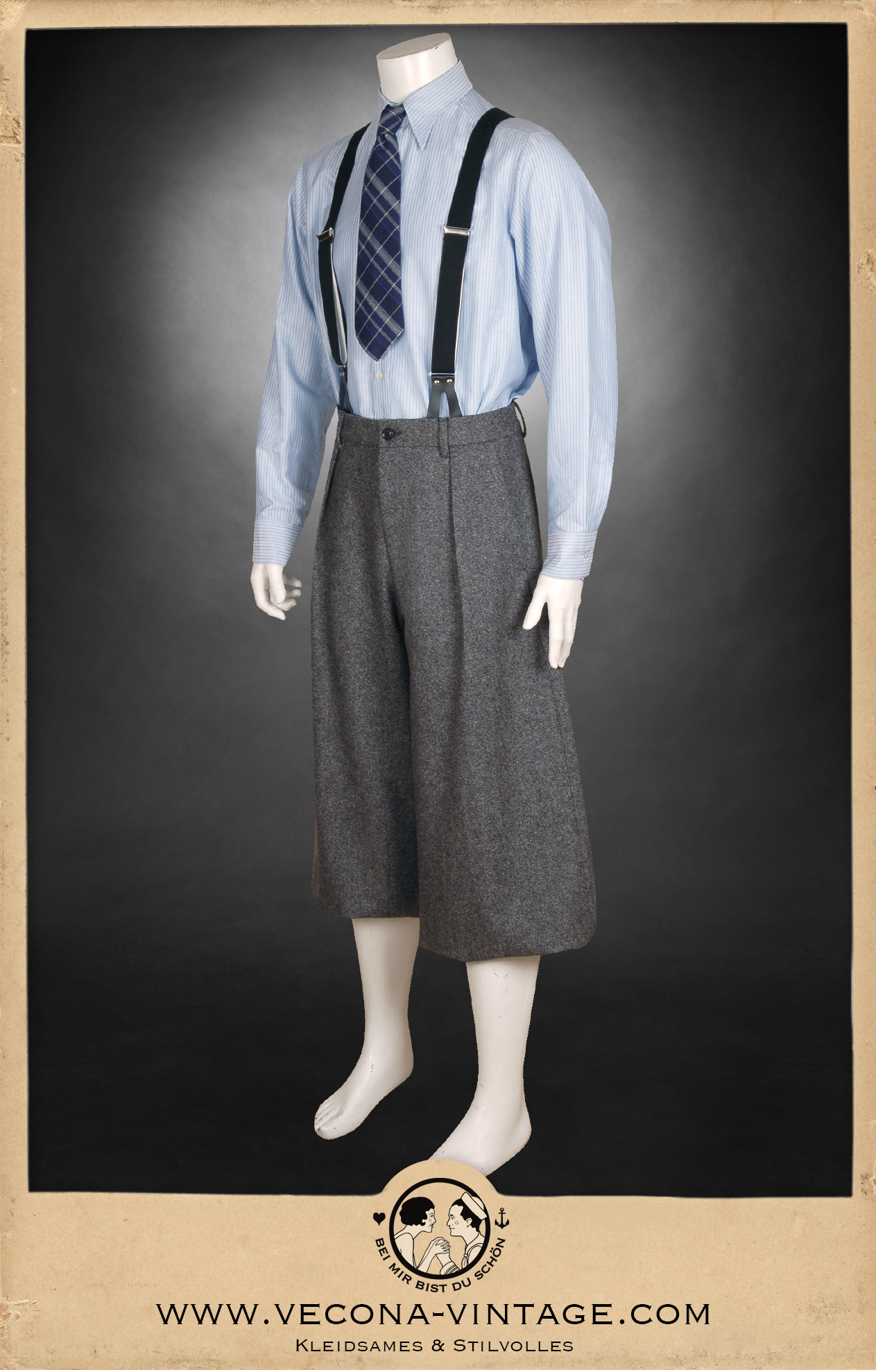 Knickerbocker aus grauer Schurwolle - Grey virgin wool plus fours, mit blauem Baumwollhemd, Krawatte und Hosenträger - with blue shirt, tie and suspenders