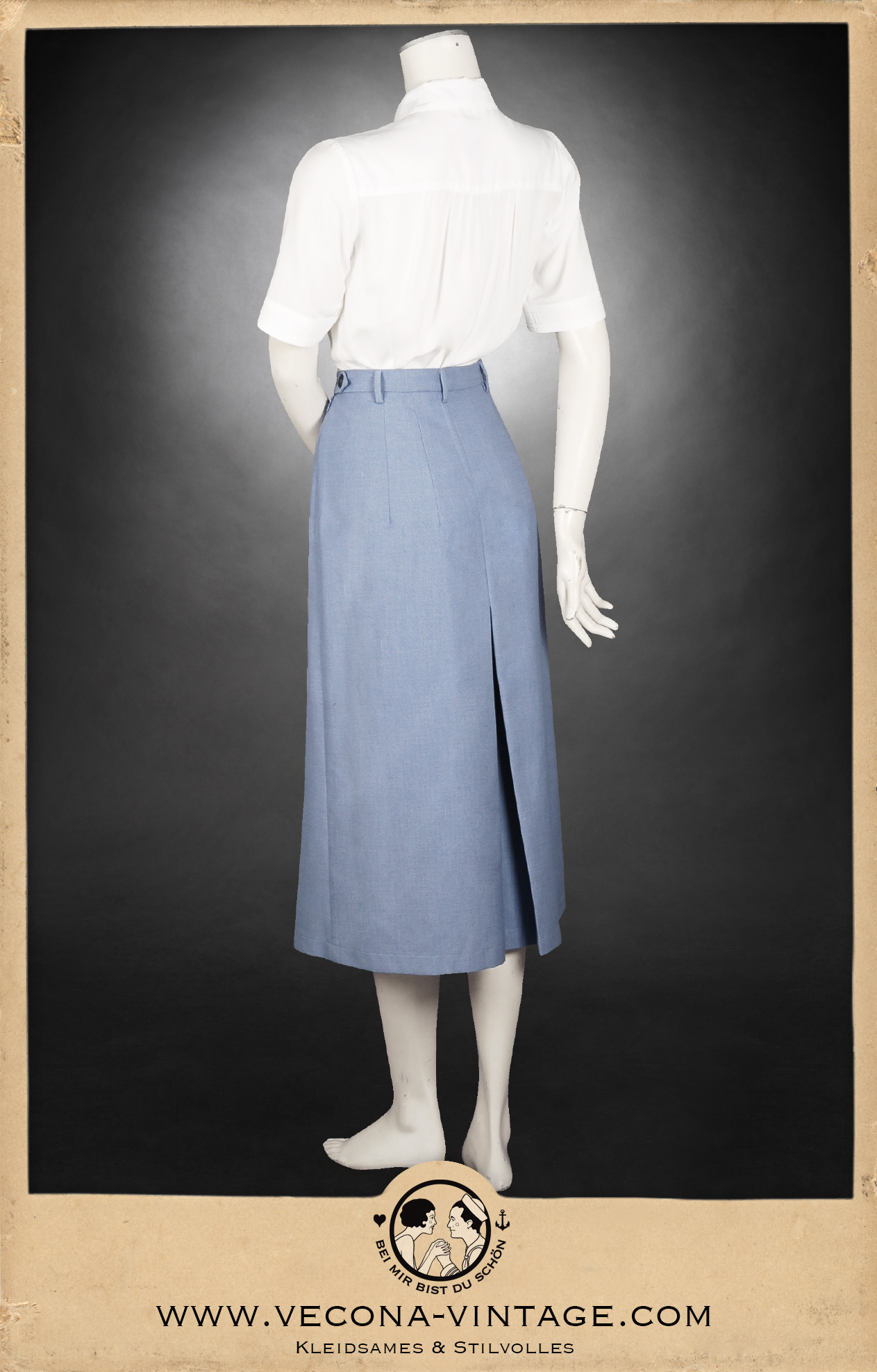 Hosenrock - Culottes, Leinenmischgewebe hellblau - Linen Blend light blue, mit weißer Viskosebluse - with white viscose blouse, Rückansicht - back view